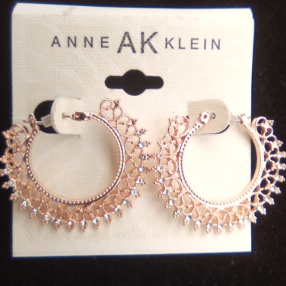 NWTS ANNE KLEIN GOLD EARRINGS